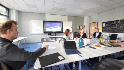 Bild Besuch Prof_Rolfes an der NBS.jpg